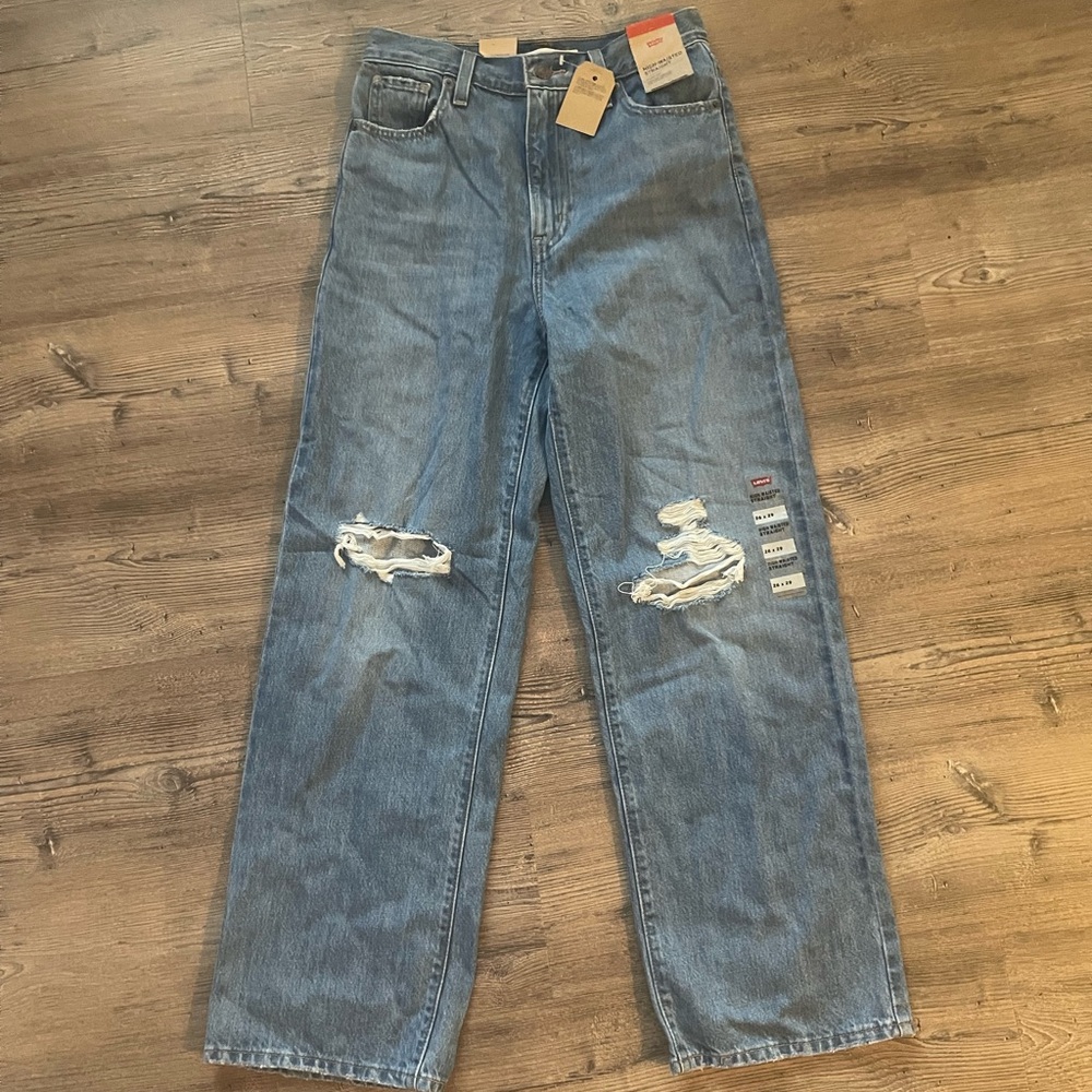 Levi’s - Womens distressed baggy jean